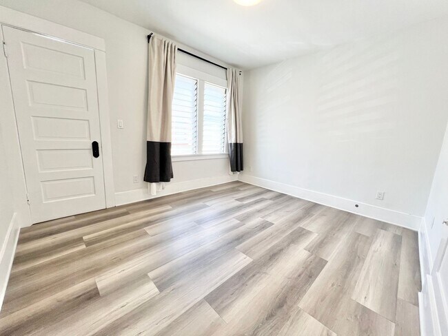 Building Photo - Charming Rose Park Home | 3 Bedrooms | In-...