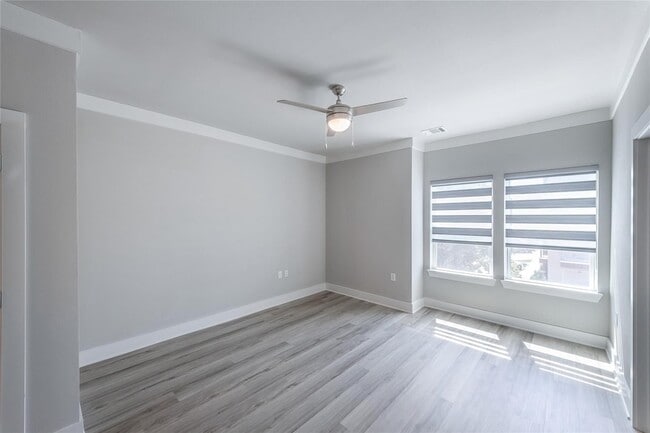 Building Photo - 3301 Wynwood Dr