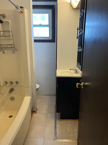 Building Photo - 806 N 3rd St