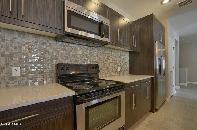 Building Photo - 410 Thorn Ave