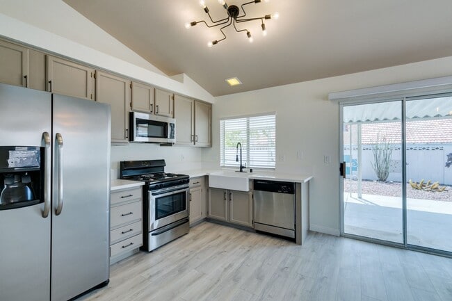 Building Photo - Fully upgraded 3 bedroom house on large lo...