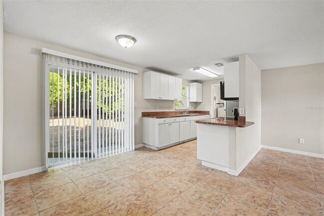 Building Photo - 4923 S 82nd St