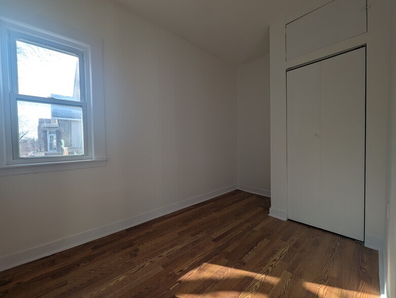 Building Photo - 1520 W Melrose St