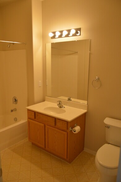 Building Photo - 724 Hardy Way