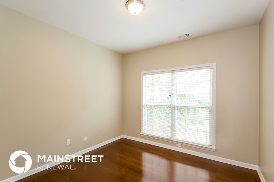 Building Photo - 3180 Elmendorf Dr NW