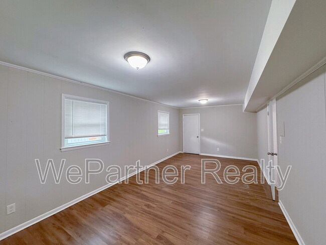 Building Photo - 2223 Shamrock Dr