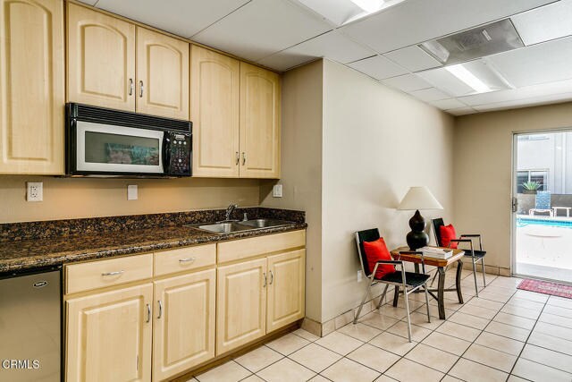 Building Photo - 300 N El Molino Ave