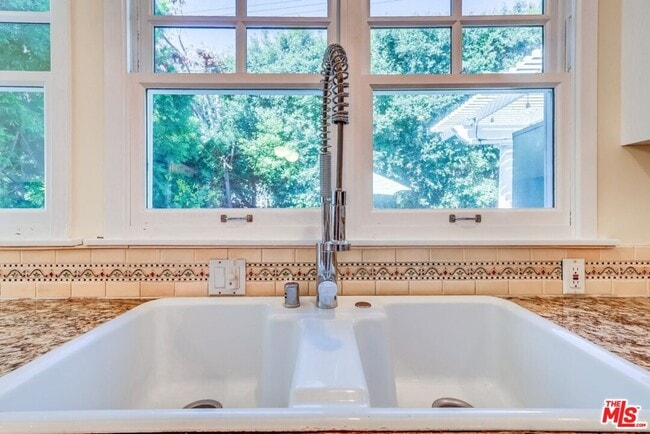 Building Photo - 13203 Dewey St