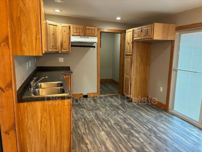 Building Photo - 915 Bellaire Ave