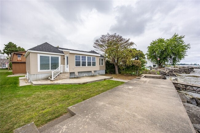 Building Photo - 200 Lakeshore Dr