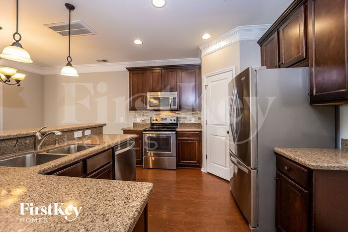 Building Photo - 219 Silk Oak Dr