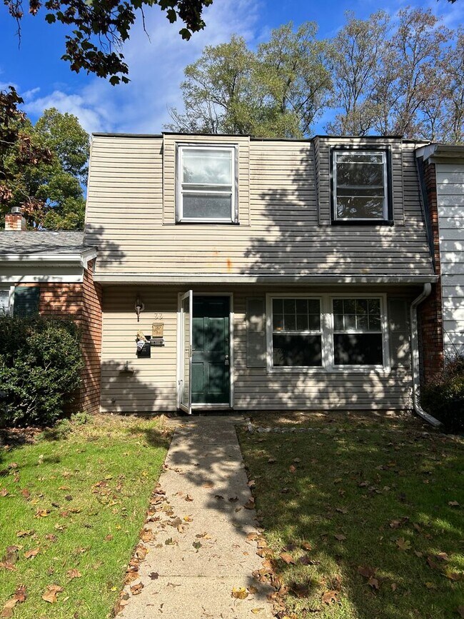 Primary Photo - Condo for rent with parking and yard large...