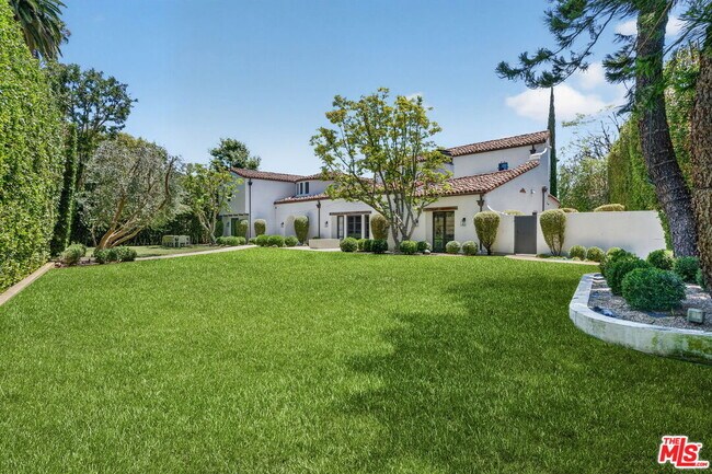 Building Photo - 729 N Bedford Dr