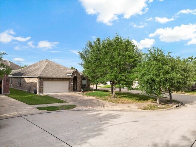 Building Photo - 13601 May Pine Ct