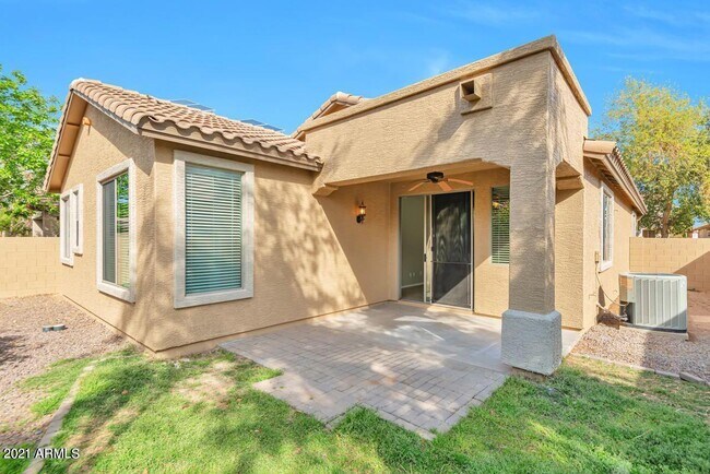 Building Photo - 4063 E Cherry Hills Dr