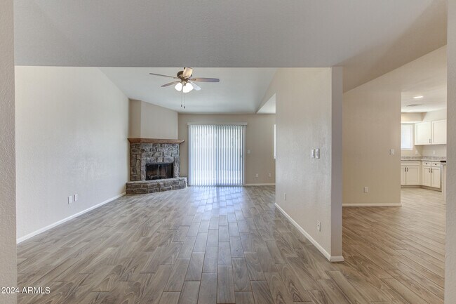 Building Photo - 5111 W Beverly Ln