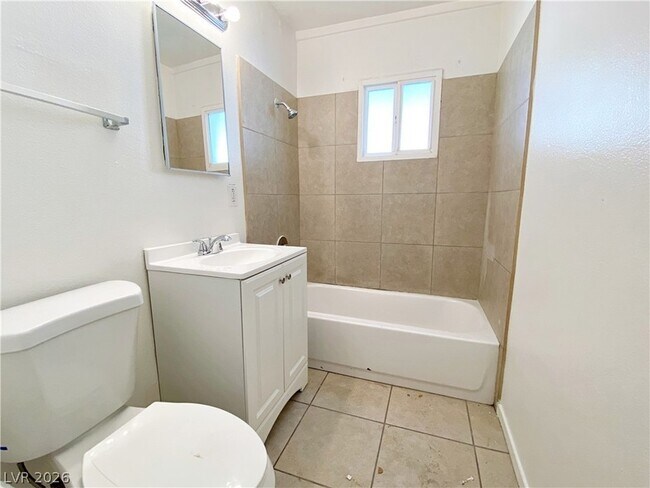 Building Photo - 1904 Rexford Dr