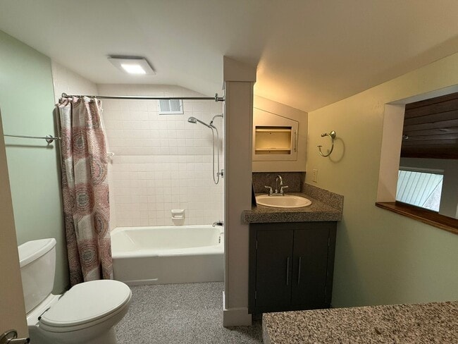 Building Photo - 3 Bed 2.5 Bath Home for Rent, 3.25 Wooded Acres, Oconomowoc Area Schools