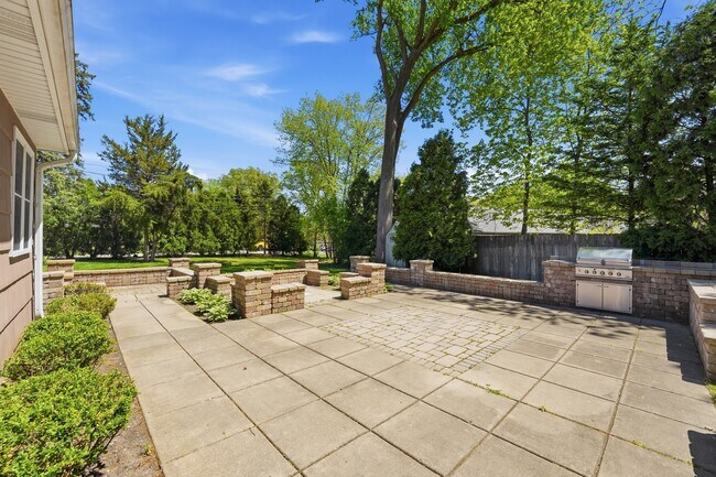 Building Photo - 29 Brookdale Ln