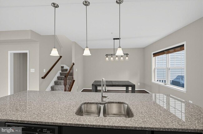 Building Photo - 7524 Holly Ridge Dr