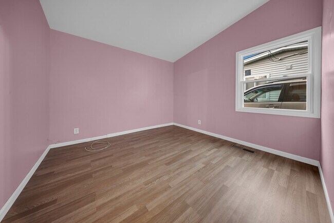 Building Photo - 870 Taylor Ave