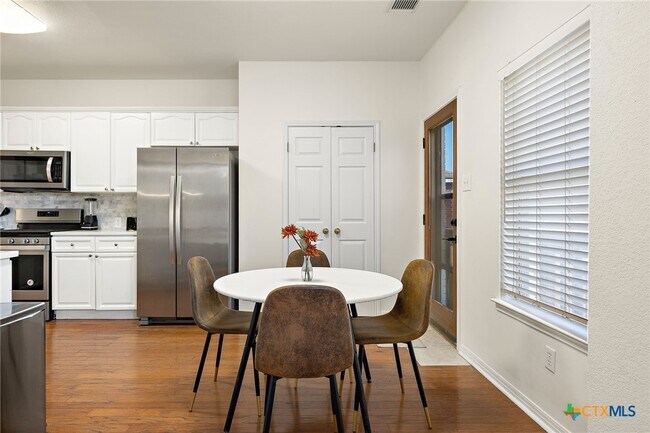 Building Photo - 13039 Scofield Farms Dr