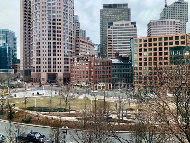 Building Photo - 65 E India Row