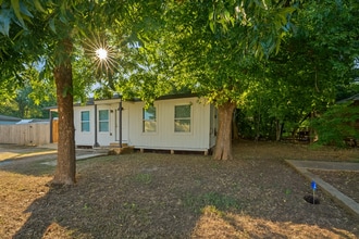 Building Photo - 112 Linda Dr