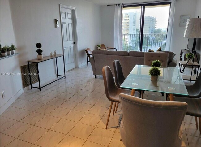 Building Photo - 801 N Ocean Blvd