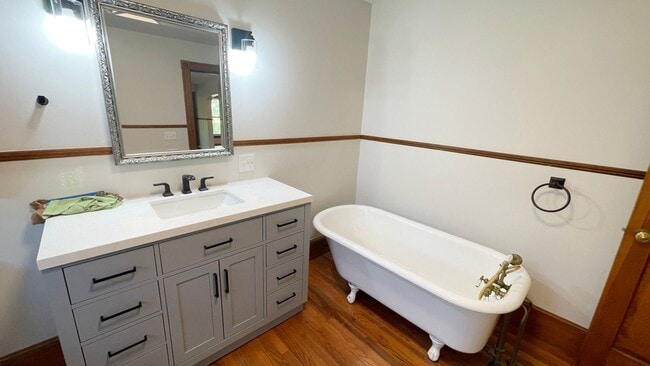Building Photo - Gorgeous 3BR 1 Bathroom in Leominster