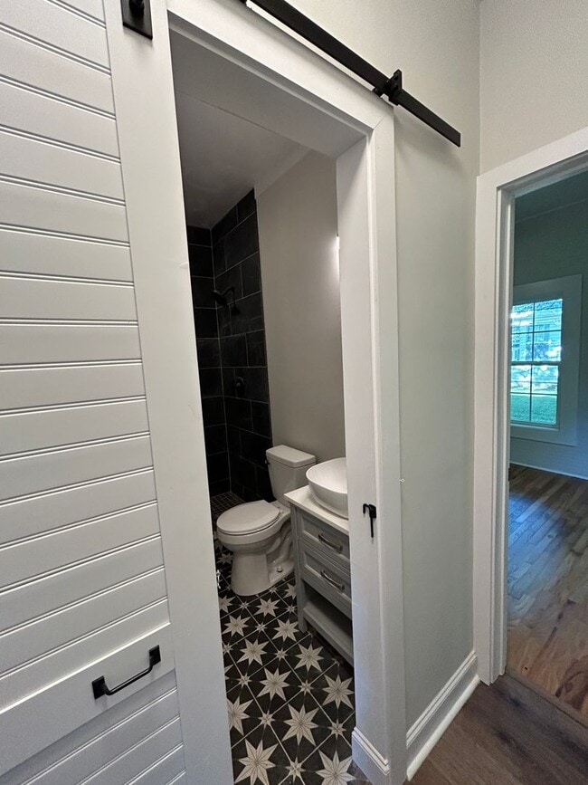 Building Photo - 401 Francis St E