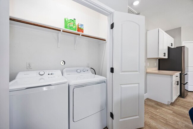 Building Photo - 8138 Bassett St