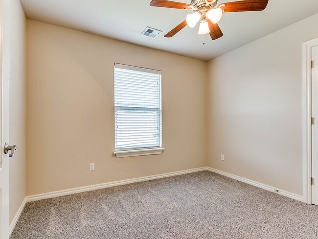 Building Photo - 2724 Busheywood Dr