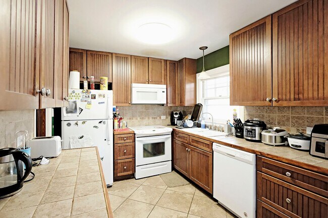 Building Photo - Spacious Fry’s Spring Home – Great Layout for Roommates