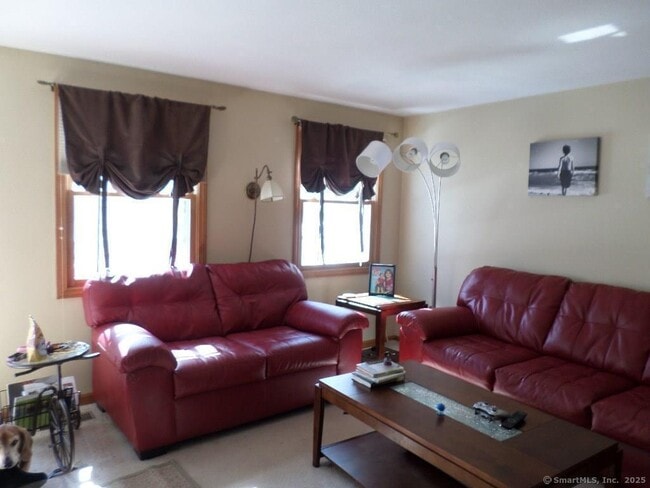 Primary Photo - 4 Persimmon Ln