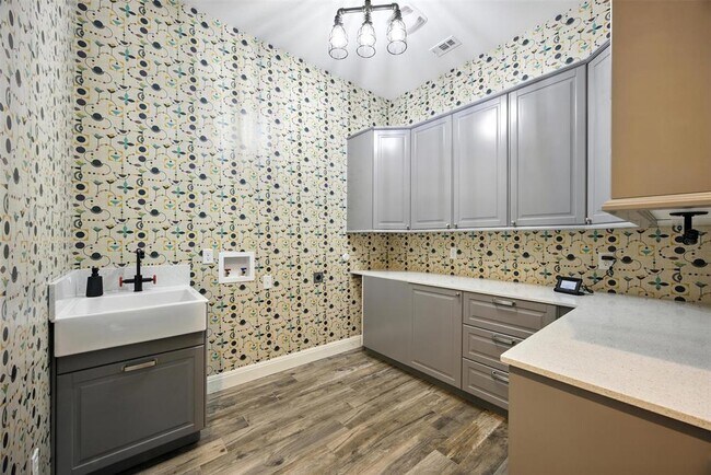 Building Photo - 7617 Lazy River Cove
