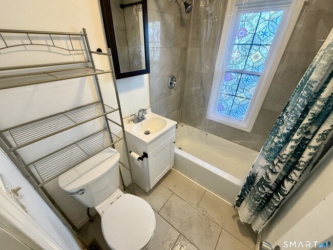 Building Photo - 475 Migeon Ave