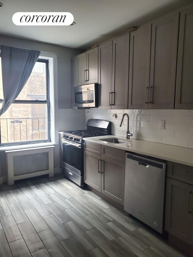 Building Photo - 720 Riverside Dr