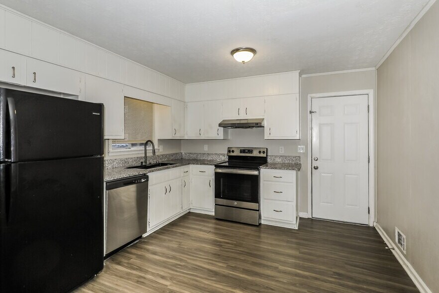 Building Photo - 5789 Northfield Dr