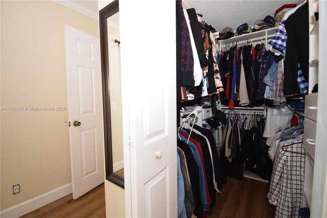Building Photo - 855 San Remo Dr