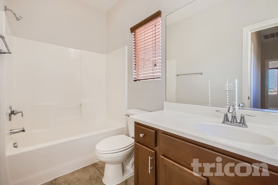 Building Photo - 19193 E Swan Dr