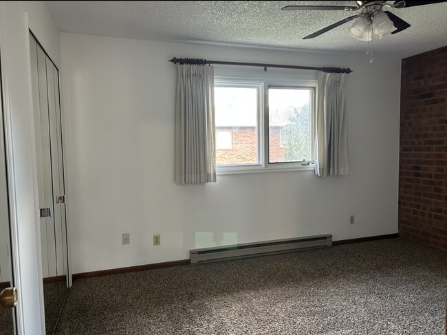 Building Photo - 2105 Chatalet Ln