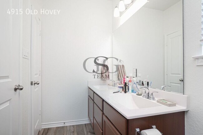 Building Photo - 4915 Old Hovey