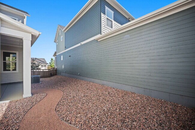 Building Photo - Modern 4 Bedroom, 2 Bathroom Westside Home with Balcony Views of Garden of the Gods!