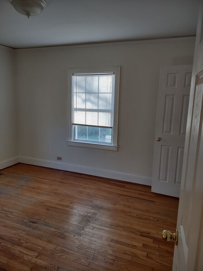 Building Photo - 605 S Waccamaw Ave