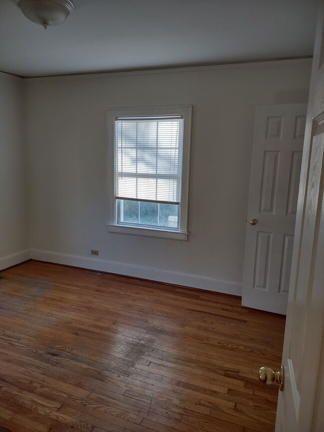 Building Photo - Adorable Two Bedroom Home in Edgewood!