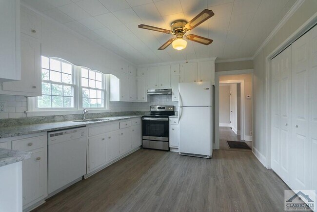 Building Photo - 243 Mitchell Farm Rd