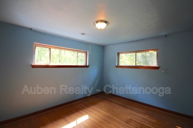 Building Photo - 1501 Akins Dr