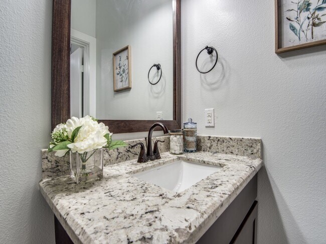 Building Photo - 1509 Holly St