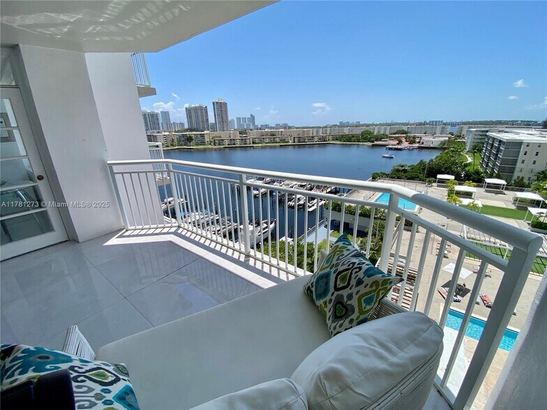 Building Photo - 18081 Biscayne Blvd
